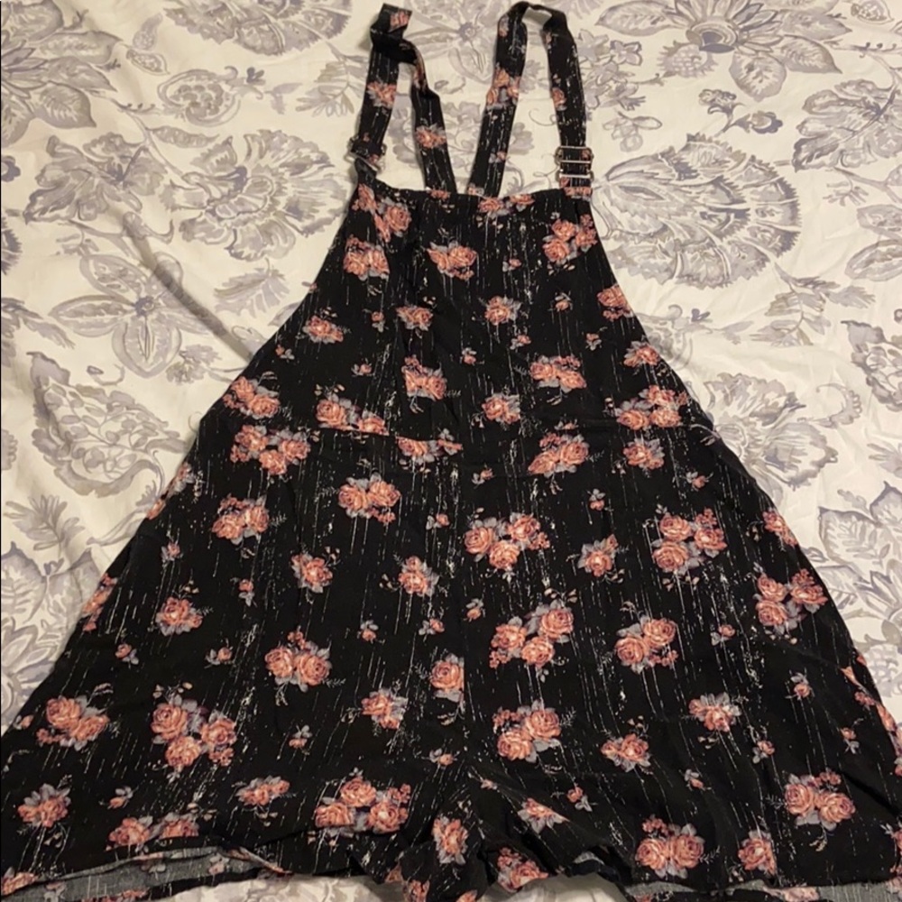 Short overalls